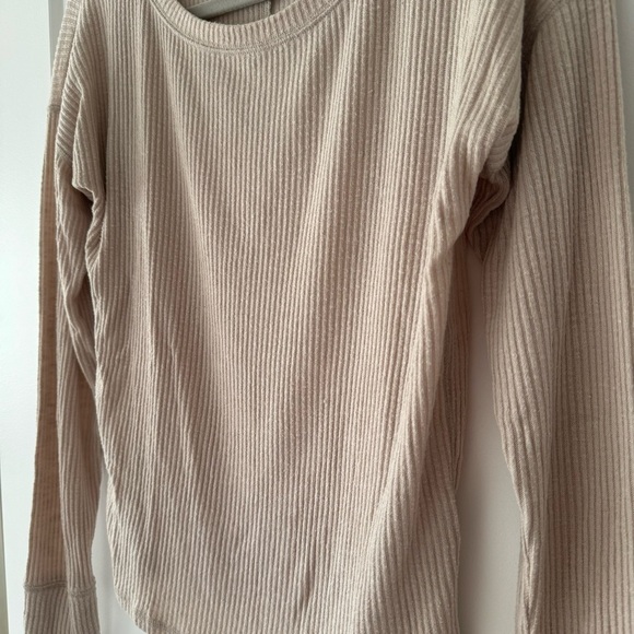 Abercrombie & Fitch Women’s Long-Sleeve Slouch Tee size XS - Picture 4 of 6